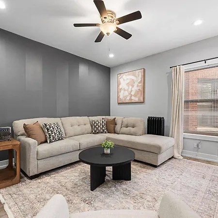 Rogers Park Retreat | 3br +parking | Near Evanston * Chicago