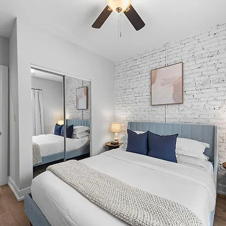 Apartment Rogers Park Retreat | 3br +parking | Near Evanston