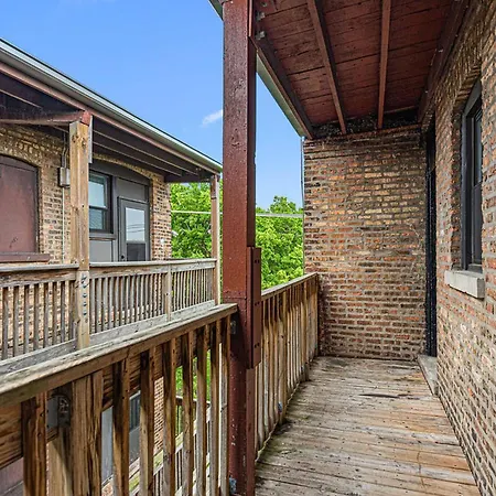 Apartment Rogers Park Retreat | 3br +parking | Near Evanston *
