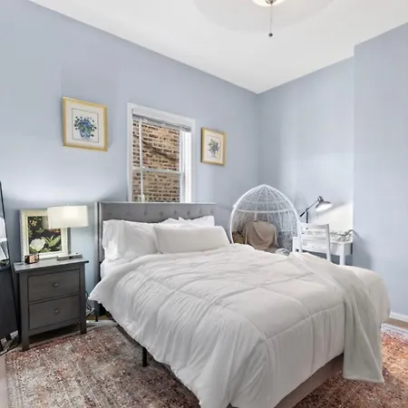 Spacious In Awesome With Wifi, Ac Chicago