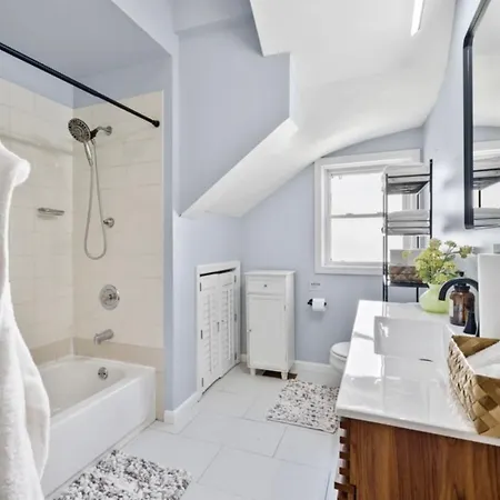 Spacious In Awesome With Wifi, Ac * Chicago
