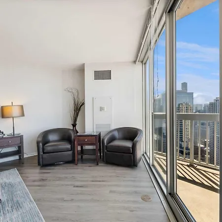 Apartment 50th Floor Mag Mile Chicago