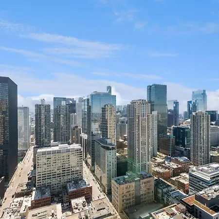 50th Floor Mag Mile Apartment *