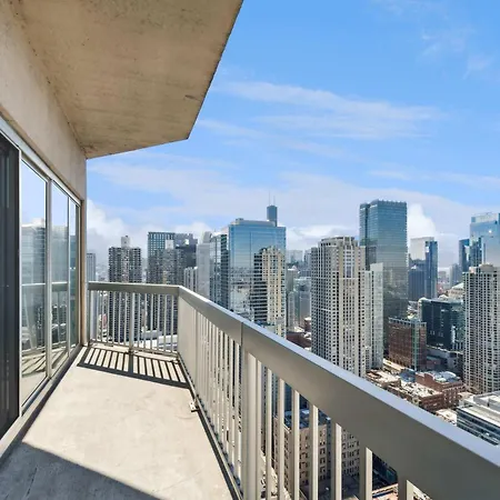 50th Floor Mag Mile Apartment *