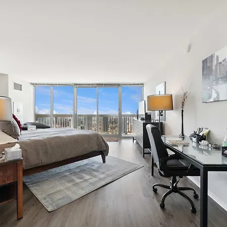 50th Floor Mag Mile Apartment *