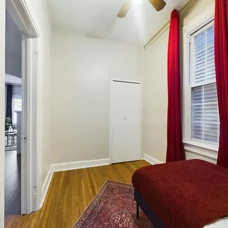 Old Broadway Glamour Apartment Chicago