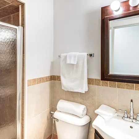 Apartment 14 Mi To Dtwn Chicago: In Ashburn! *