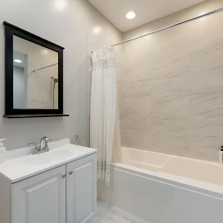 Spacious Luxury Retreat 8 Bed Oasis With 6 Baths *
