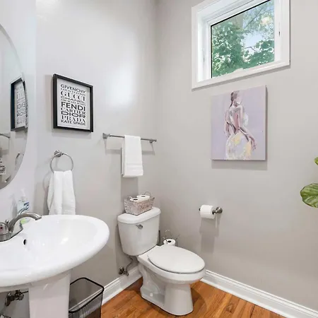 Holiday home Spacious Luxury Retreat 8 Bed Oasis With 6 Baths Chicago