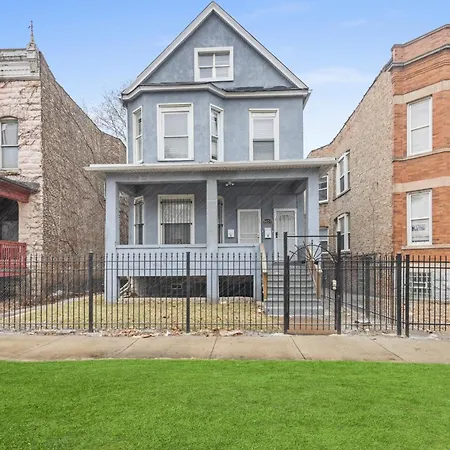 Newley Rehabbed Building With Two Private Apartment Chicago
