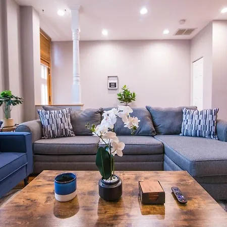 Apartment 3bd 3ba Bronzeville Beauty