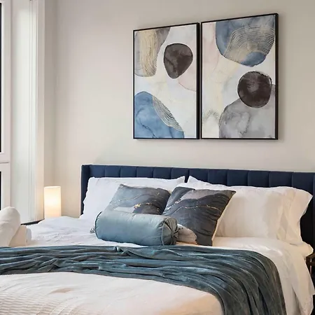 Apartment New Build In Pilsen Spacious 2 Bed 2 Bath Unit *