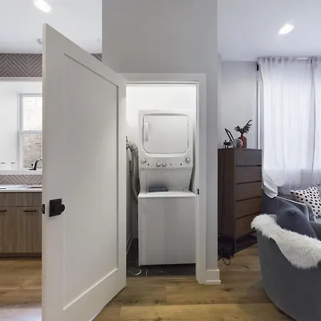 Chic 2br Top-floor Gem Chicago