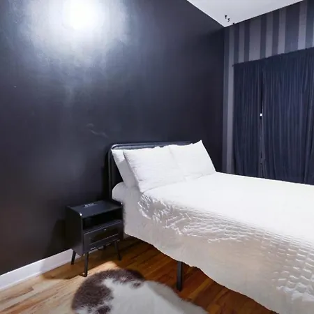 Vogue Bucktown 4 Bd 2 Ba