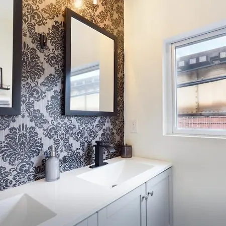 Vogue Bucktown 4 Bd 2 Ba * Chicago