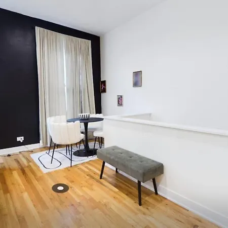 Vogue Bucktown 4 Bd 2 Ba Apartment *