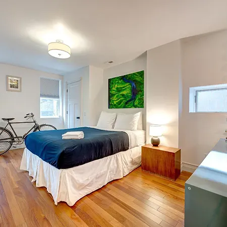 Large With Outdoor Deck In Historic District Holiday home *