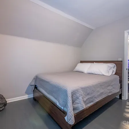 Apartment Entire Private Apartment, Near Downtown - Free Parking Chicago