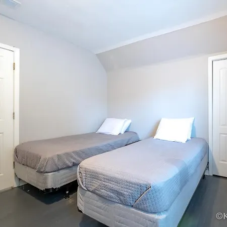 Apartment Entire Private Apartment, Near Downtown - Free Parking *