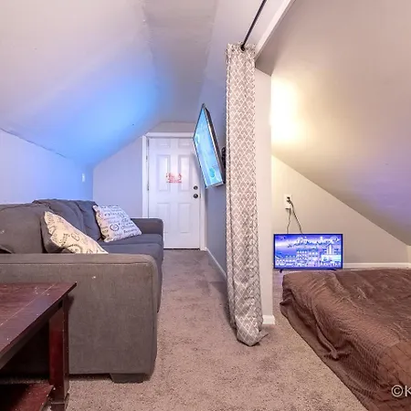 Apartment Entire Private Apartment, Near Downtown - Free Parking Chicago
