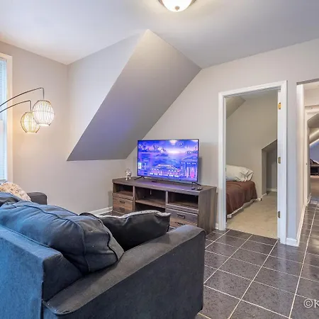 Entire Private Apartment, Near Downtown - Free Parking *