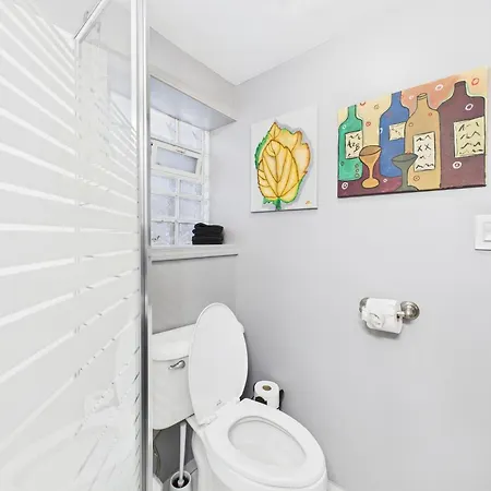 The Dugout In Wrigleyville Apartment *