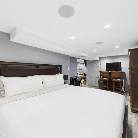 Apartment The Dugout In Wrigleyville Chicago