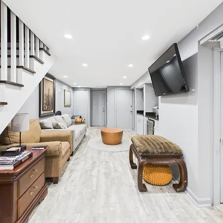 The Dugout In Wrigleyville Apartment *