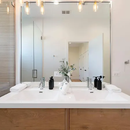 New 3bed 2bath With Parking By United Center * Chicago
