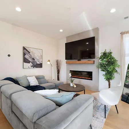 New 3bed 2bath With Parking By United Center *