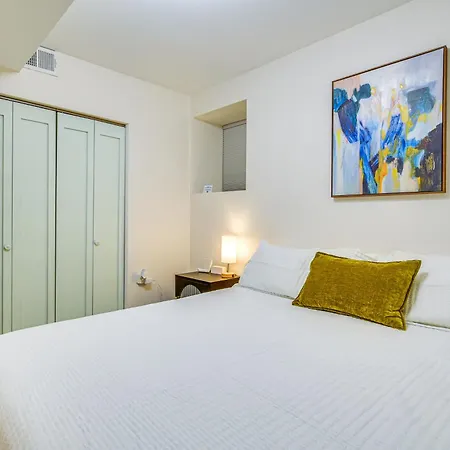 1 Mi To Of Urban Escape! Apartment