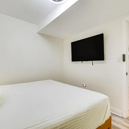 1 Mi To Of Urban Escape! Apartment *