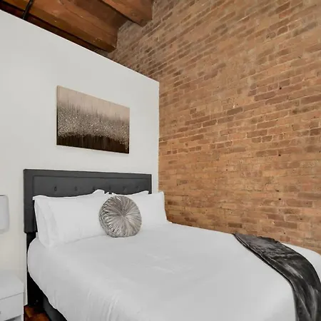 River North Rooftop With In And Out Parking 1 Apartment *