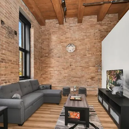 Apartment River North Rooftop With In And Out Parking 1 *