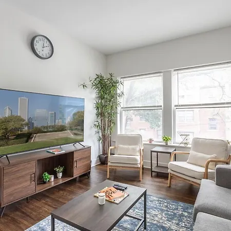 Apartment Charming 2br Ideal For Long Or Short Visits Chicago