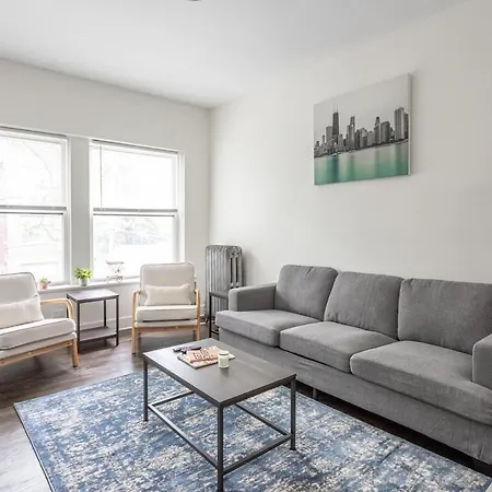 Charming 2br Ideal For Long Or Short Visits Chicago