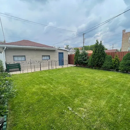 Apartment Fully Furnished 2br Near Oak Park I Utilities Included I Car Available Chicago