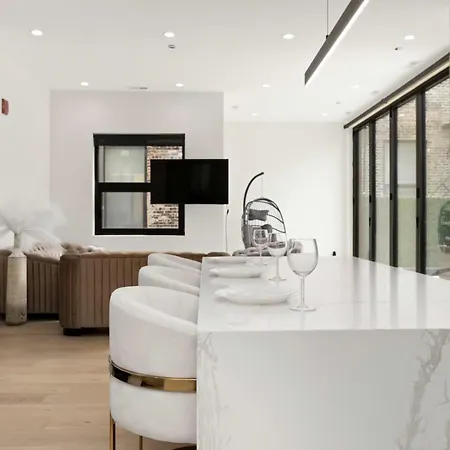 River North Private Deck With In And Out Parking