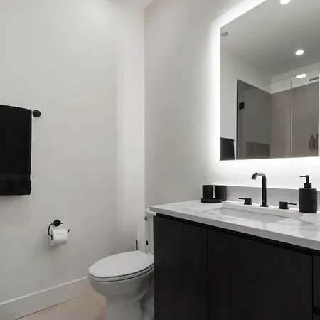 Apartment River North Private Deck With In And Out Parking *