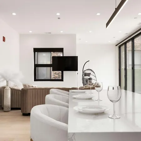 Apartment River North Private Deck With In And Out Parking Chicago