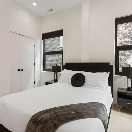River North Private Deck With In And Out Parking * Chicago