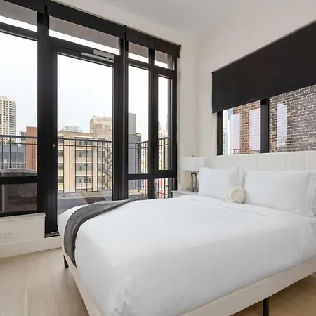 River North Private Deck With In And Out Parking Apartment *