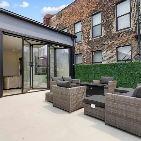 Apartment River North Private Deck With In And Out Parking Chicago