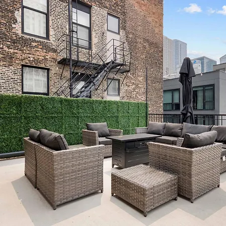 River North Private Deck With In And Out Parking