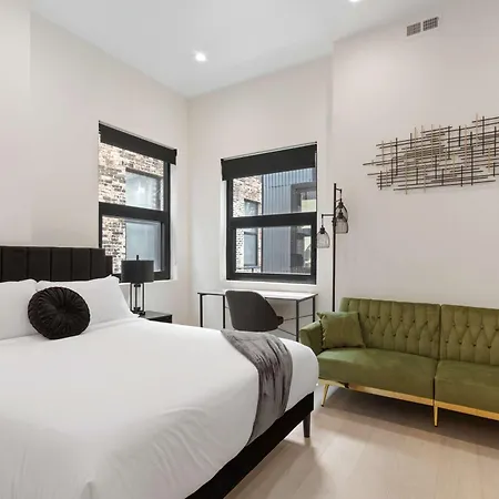 River North Private Deck With In And Out Parking Apartment Chicago