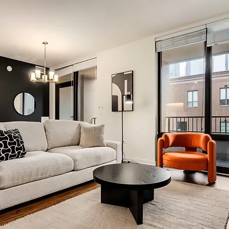 Boulevard 5 Mins To Magnificent Mile & River North Apartment *