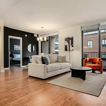 Boulevard 5 Mins To Magnificent Mile & River North Apartment