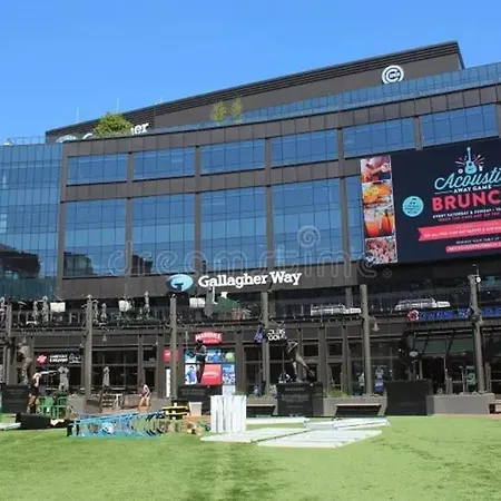 Prime Wrigley Spot Workspace Apartment