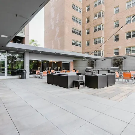 Edgewater W Gym Deck Lounge Nr L Chi-658 *