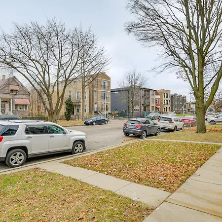 Apartment Less Than 2 Mi To Uchicago Near Bus Stops! *